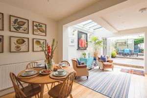 Wisteria Cottage by Keepers Cottages