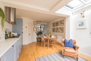 Wisteria Cottage by Keepers Cottages