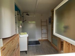 B&B / Chambres d'hotes Le Chalet BLEU - Tout Bonnement Bien : Chambre Lit Queen-Size - Vue sur Jardin
