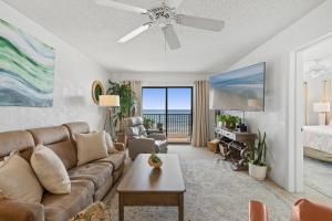 512 - Oceanfront top floor corner 2 bedroom