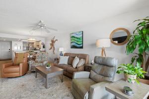 512 - Oceanfront top floor corner 2 bedroom