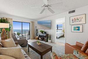 512 - Oceanfront top floor corner 2 bedroom