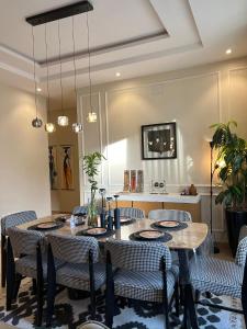 شقة فاخرة لاكجري مع بلكونة الملقا