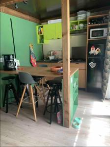 Campings Chalet cozy dans Village au coeur des pins, parking gratuit : photos des chambres