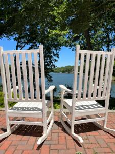 Lake House Suite