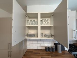 Central 3BR Home - Huddersfield Serviced Accomodation - Walk to Station & Town - Business Travellers - Families - Students