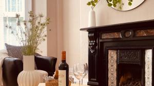 4BR Spacious Home- 5 Mins to City- Free Secure Parking