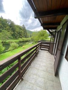 Retreat House River Krka - Hiša oddiha reka Krka