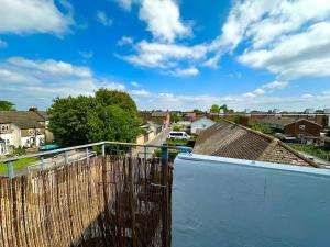 2 bedroom house , 25 mins to center