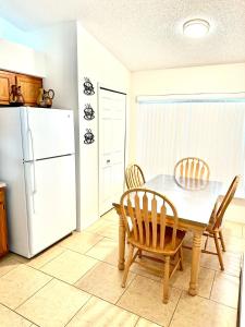 Family Home, Near Disney-Private pool, Spacious 3BR Retreat