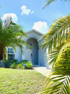 Family Home, Near Disney-Private pool, Spacious 3BR Retreat
