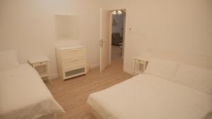 2 bedroom with a spacious living room