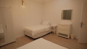 2 bedroom with a spacious living room