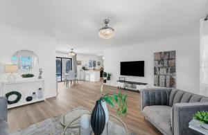 Charming Cozy Heated Pool House in Port Charlotte