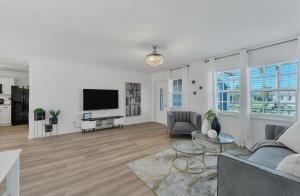 Charming Cozy Heated Pool House in Port Charlotte