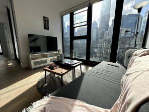 Comfort and Luxe Apt with 2Br 2Bath Pool Sauna and Gym