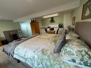 The Studio with Hot Tub in East Budleigh in beautiful countryside