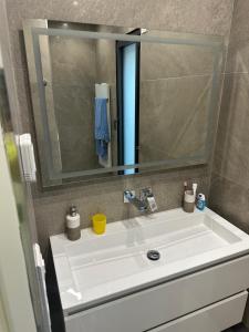 Villa moderne - BATTERIE BASSE - pied dans l eau Toulon