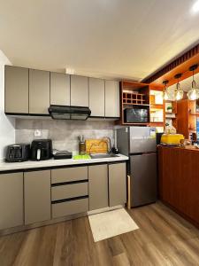 Sol Valle Condotel Megatower 7 Baguio City with Balcony & with 200MBps WiFi & Netflix & Disney Channel & Board Games