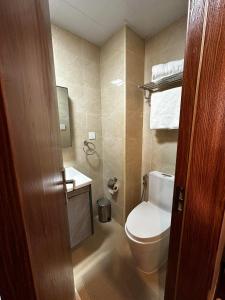 Sol Valle Condotel Megatower 7 Baguio City with Balcony & with 200MBps WiFi & Netflix & Disney Channel & Board Games