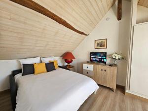 Appartements AuxCerfs - Eglise Saint-Eusebe : photos des chambres