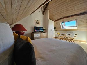 Appartements AuxCerfs - Eglise Saint-Eusebe : photos des chambres