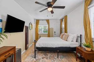 Live like a local - Studio with huge backyard