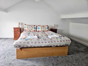 Spacious 5-Bed Home in Vibrant Easton - Sleeps 11- Ideal for contractors and work stays