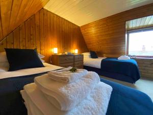 Merrihaven - luxury cottage with sea views