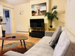 Spacious flat in Chatham High st