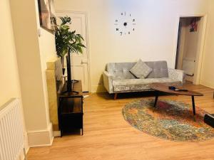 Spacious flat in Chatham High st