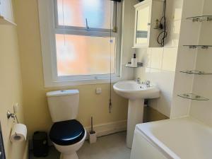 Spacious flat in Chatham High st