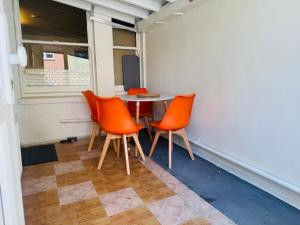 Spacious flat in Chatham High st