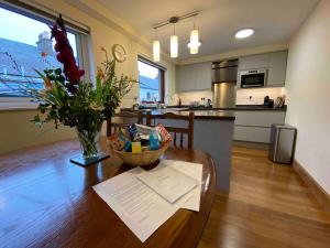 Merrihaven - luxury cottage with sea views