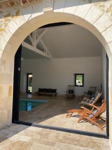 B&B / Chambres d'hotes Chateau Bernon Maison d Hotes - Piscine et SPA : photos des chambres