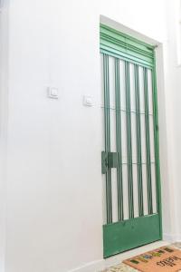 5 steps from the sea