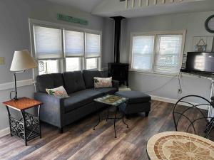 Steps to the Beach from this Cozy Cottage 95