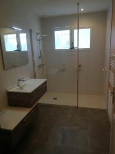 Maisons de vacances Maison privee 106m2 avec 3 chambres et jardin : photos des chambres
