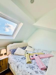 Large Double Room with Private Bathroom West Zone 3 Free Parking