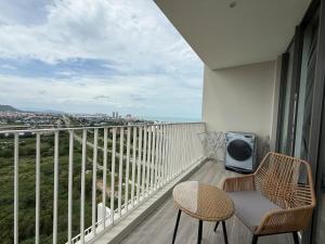 VeHHA, Modern 2-Bedroom Apartment in Prime Hua Hin Condo