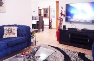 Lovely Room In a Shared Apartment with Pool