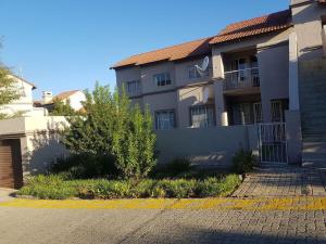 Lovely Room In a Shared Apartment with Pool