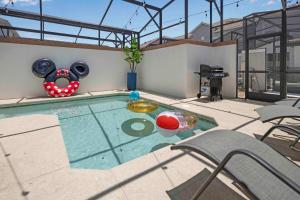 Family Stylish 4BR Pool Townhome Storey Lake