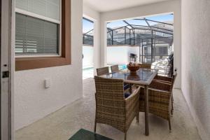 Family Stylish 4BR Pool Townhome Storey Lake