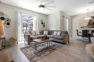 Family Stylish 4BR Pool Townhome Storey Lake