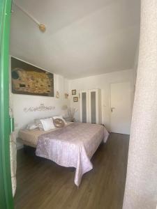 Malibu apartamento con campo de tennis y piscina con solarium