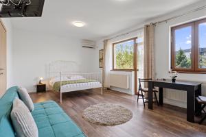 Airport Flat & Parking