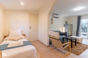 Erato - Cozy Garden Home in Artemida