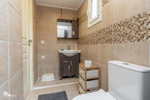 Erato - Cozy Garden Home in Artemida