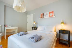 Entire Building for Large Groups and Families w Elevator and 5 Bathrooms